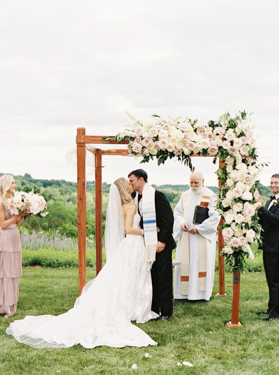 A wedding party portrait at Hermitage Farm in Kentucky