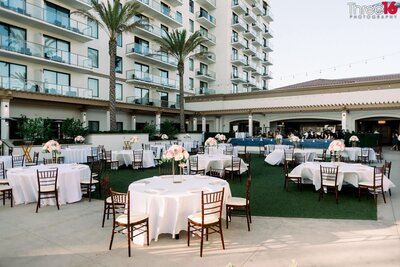 Bride and Groom take their vows at the Hilton Waterfront Beach Resort in Huntington Beach