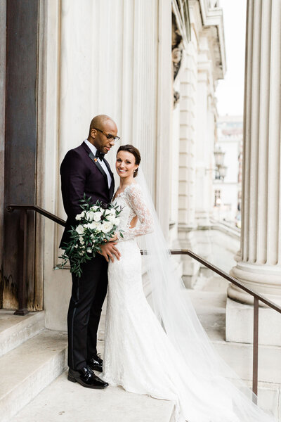 These beautiful, classic wedding photos are to die for at the Peabody Library MD.