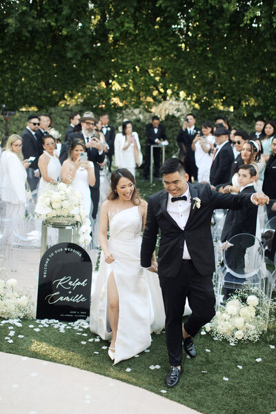 couple-holding-hands-in-palos-verdes-venue-black-and-white
