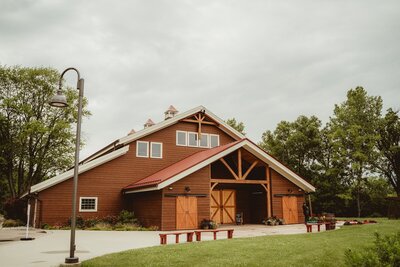 a rustic wedding venue in madison, winconsin