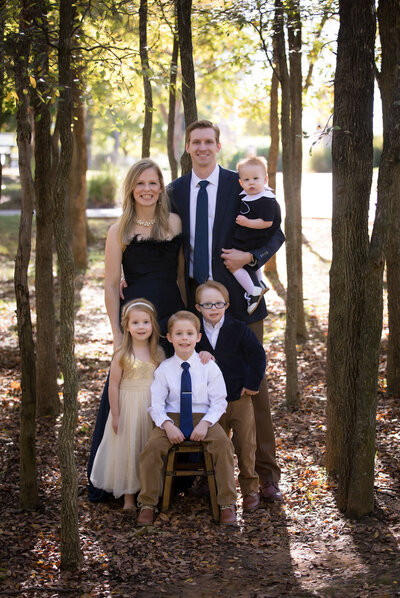 family-of -6-posing-outdoors-formal-in-trees