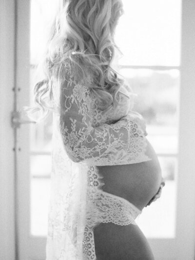 Maternity boudoir photo of a pregnant mom  with Seattle boudoir photographer Jacqueline Benét