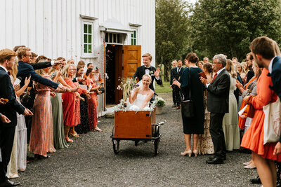 Bryllup på Frøvik Gård Bryllupsfotograf Tone Tvedt