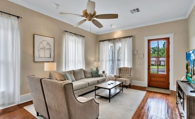 Bright living area and comfortable seating in this 3-bedroom, 2-bathroom vacation rental home near the Silos and Baylor in Waco, TX