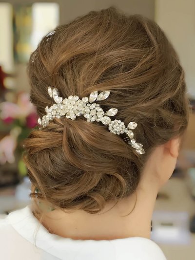 hair accessories for brides on wedding day