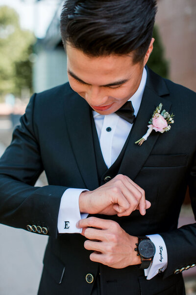 Detail Photo of Groom adjusting his cufflinks