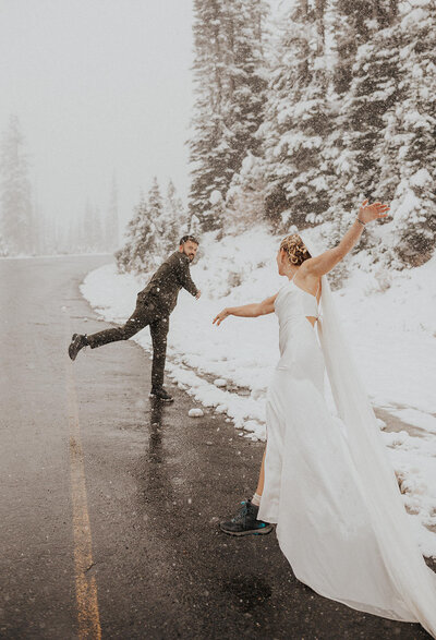 couple eloping on mt. rainier in snow