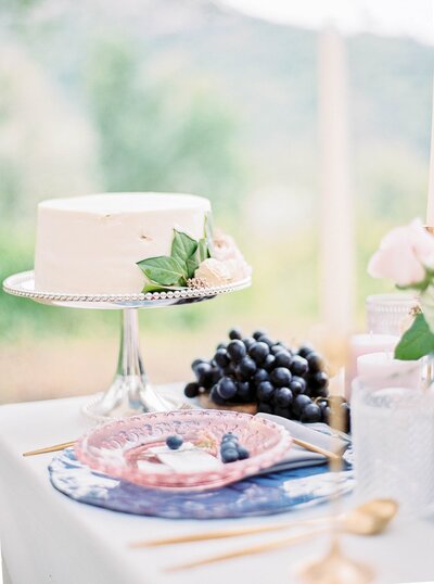 wedding-cake-with-candle