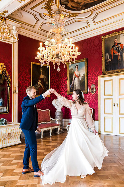 Hochzeitsshooting im roten Saal auf Schloss Detmold