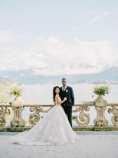 romantic-wedding-ceremony-in-a-picturesque-setting-at-lake-como-in-italy