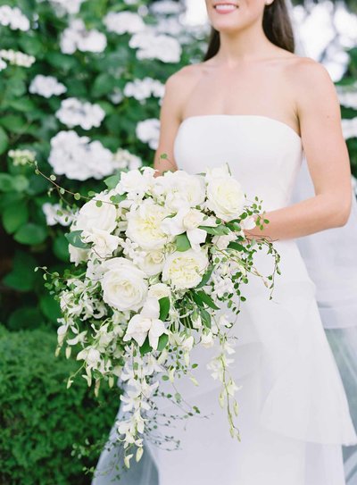Trailing white bridal bouquet by Flora Nova, Seattle's florist for sophisticated weddings.