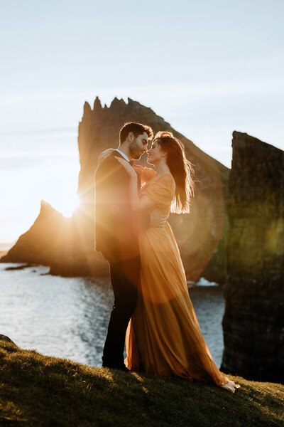 Couple is kissing in sunset on the Faroe Islands and getting their wedding photos done