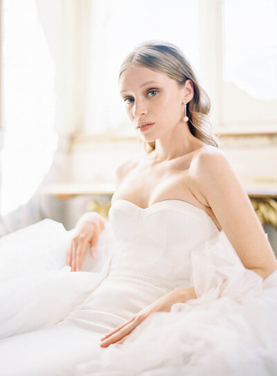 Bride in strapless wedding gown at her Villa Sola Cabiati wedding photographed by Italy Wedding photographer