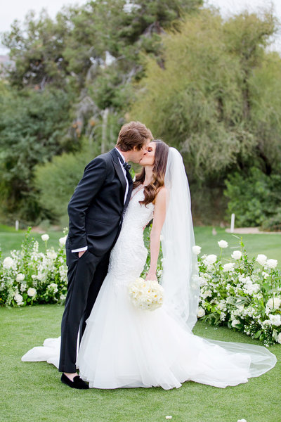 Bride and groom kissing at Paradise Valley Country Club