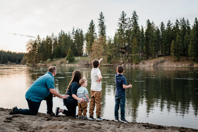 Family phots on the river Spokane