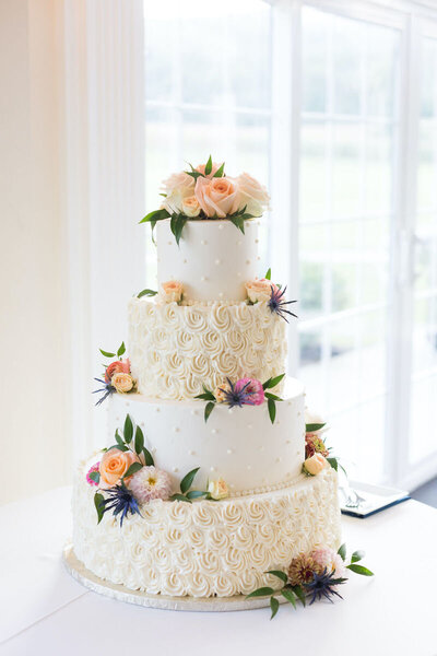 Stone-Manor-Country-Club-Maryland-wedding-florist-Sweet-Blossoms-cake-flowers-Darling-Photographers