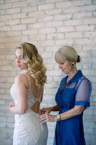 Bride and Groom doing their first dance at the Pearl by San Antonio Wedding Photographer