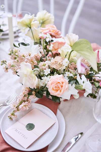 Sunshine Coast wedding florist Bloom & Bush creates table centrepieces that are romantic and modern