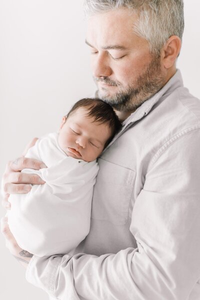 Dad with baby - Arkansas newborn photography studio.