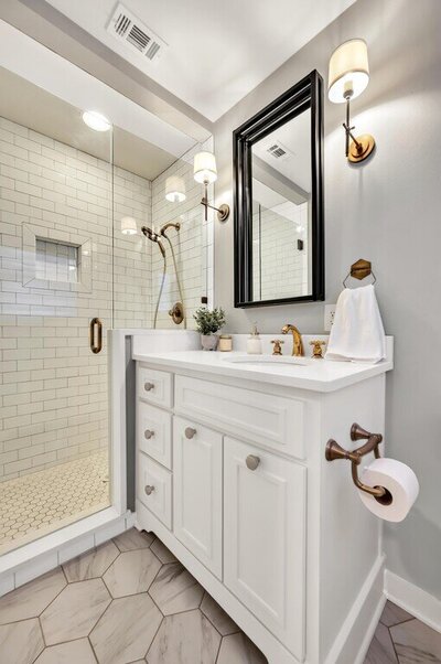 Master bathroom with stand up shower in this Entry way of this three-bedroom, two-bathroom vacation rental home featured on Chip and Joanna Gaines' Fixer Upper located in downtown Waco, TX.