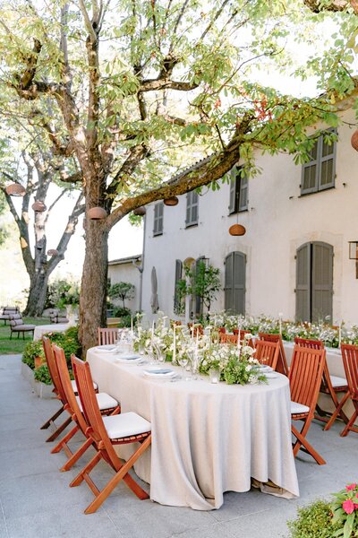 a outdoor dinner in white and green foliage