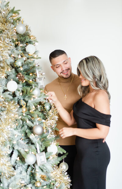 engaged couple in front of the Christmas Tree by Miami Christmas Mini Session Photographer MSP
