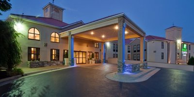 inn express holiday waynesboro hotels
