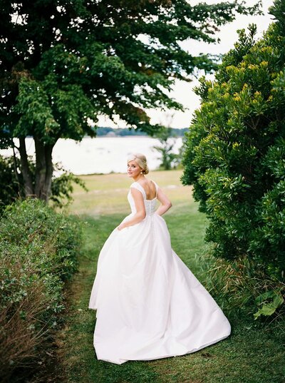 Ali-Reed-Photography-Alexandra-Elise-Photography-Film-New-England-Wedding-Photographer-Chebeague-Island-Inn-Maine-002
