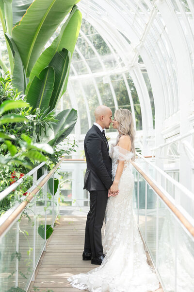 beautiful bride and groom portraits in Montreal Mount-royal | montreal luxury wedding photographer