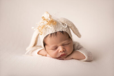 newborn photoshoot with beige theme