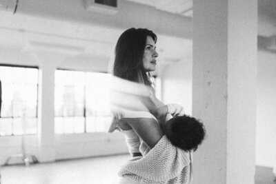 Portland family Photographer breastfeeding