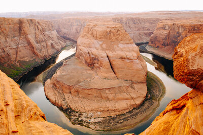 Horseshoe bend utah sunset. Travel Photographer. Water. Elopement Photographer.