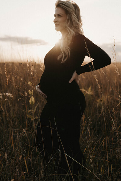 Sunset maternity photo in Montana field