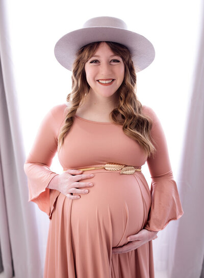 A cute maternity photos in a Utah County photography studio.
