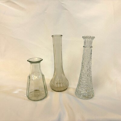 decor table glasses and vases at barnwood events in madison, winconsin.