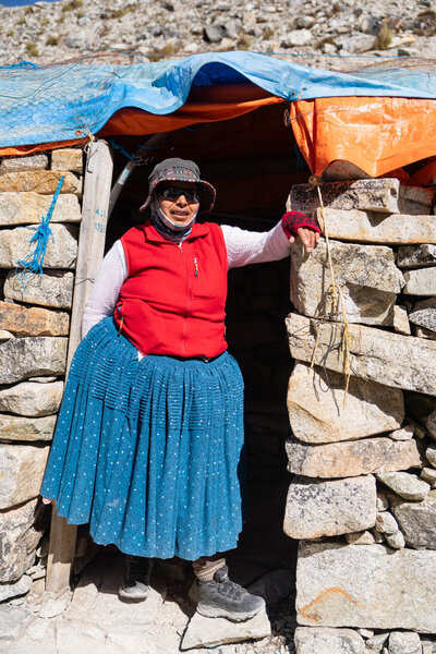 climbing_cholita_cecilia_hut