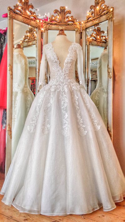 Sargent_ivory_organza_lace_couture_wedding_dress_JoanneFlemingDesign