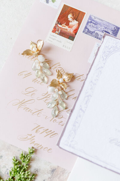 wedding details of the brides earrings