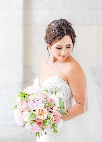 Beautiful bride with simple pink garden rose bouquet