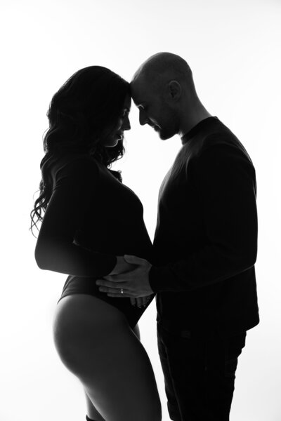 Expecting parents wearing black, taken by new jersey maternity photographer Ally Kimpton Photography