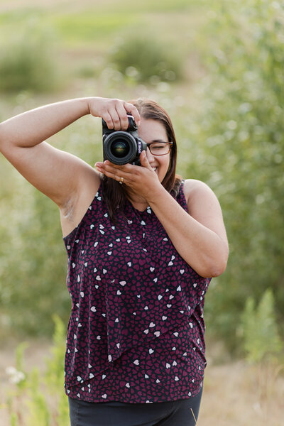 Jennifer JC Moments Photography in action at a photo shoot