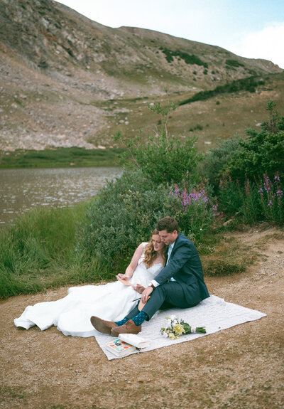 colorado elopement photographer at loveland pass, bride and groom sharing a picnic