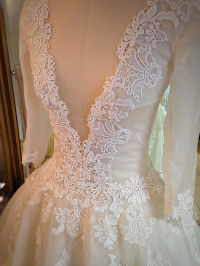 Sargent_ivory_organza_lace_ballgown_couture_wedding_dress_JoanneFlemingDesign_web_3