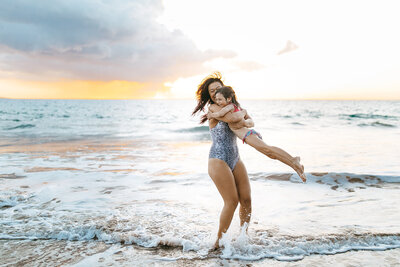 MeiLi and daughter in the ocean