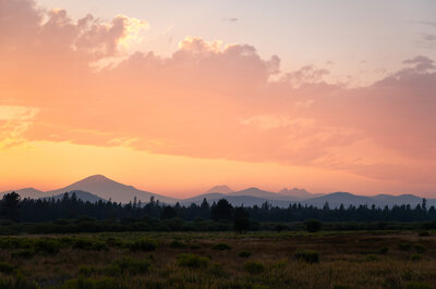 Sunriver sunset with view over Mount Bachelor