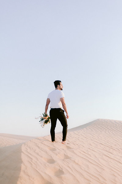 Wedding_photoshoot_in_the_desert_of_dubai_with breide_and_groom_editorial_bridal_shoot_gabriella_vanstern (37)