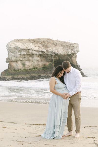Couple posing for maternity photoshoot in California