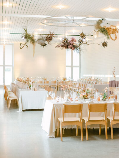 Weddng tablescape with floral garland