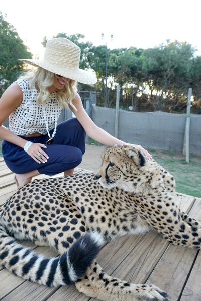 Elizabeth McCravy Showit Brand and Website Designer - Travel21